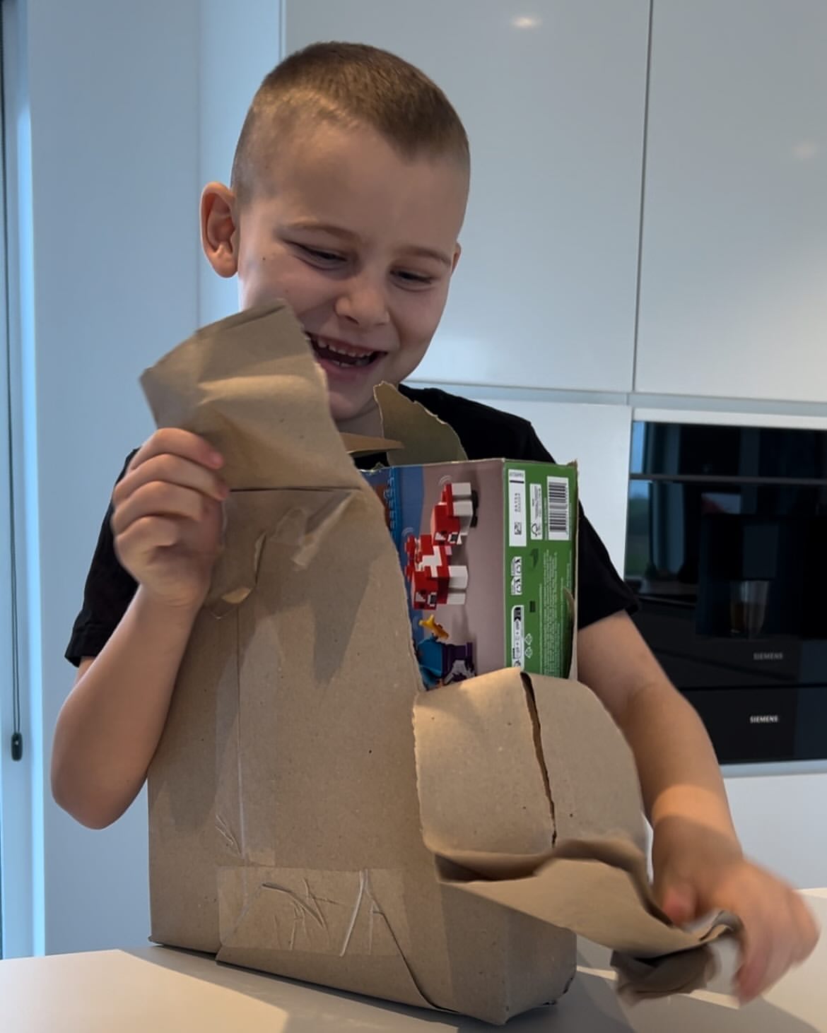 • Ro i sjælen 🧘🏼‍♂️ 

Udover fart, så giver @lego en kæmpe ro til Liam. Han elsker at bygge forskell