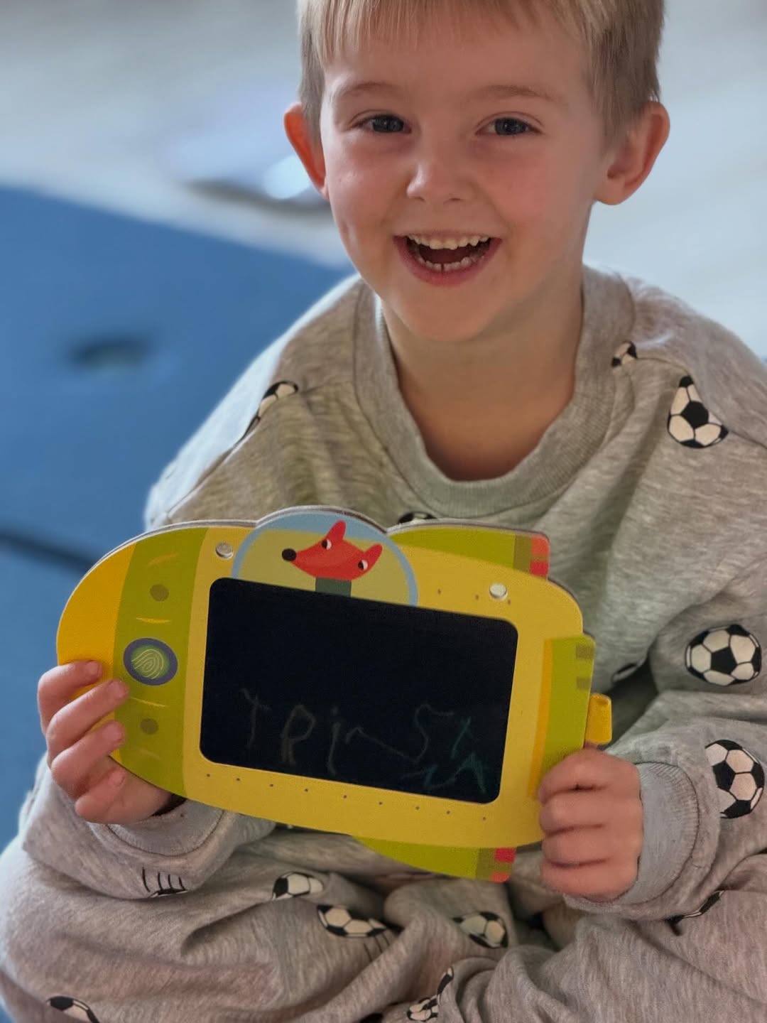 Øvelse gør mester 🫶🏼

Reklame/test ✨
Tristan øver sig ihærdigt på at skrive sit navn og tavletavlen 