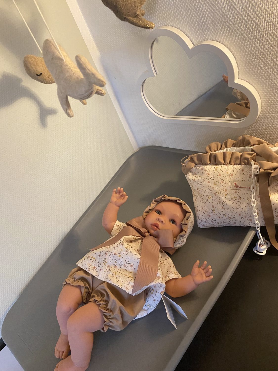 annonce 

Testfamilien har testet de søde dukker og fine tilbehør fra ASI for Andemors verden.

Et h