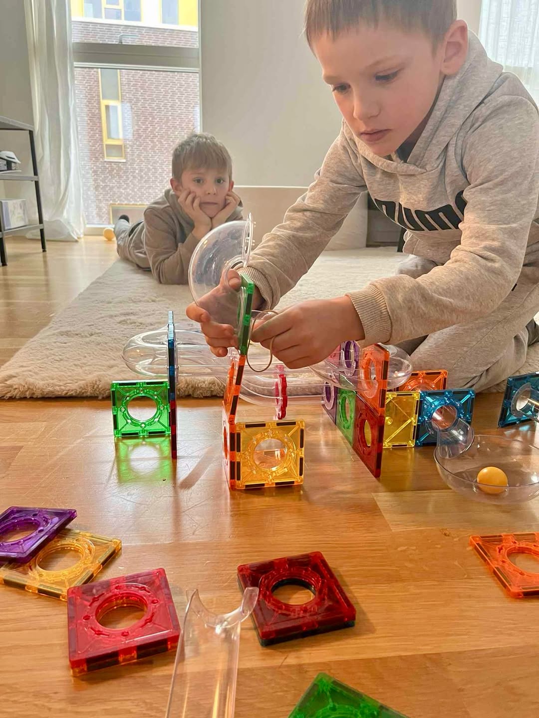 REKLAME!!
🌈✨ Byg, leg og lær, helt uden skærm ✨🌈. Der bliver bygget høje tårne, vilde kuglebaner og 