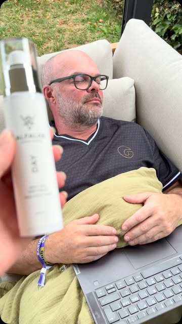 Annonce / Når han glemmer hudplejerutinen, må man jo hjælpe lidt til 😴

Vi tester @alfalab_dk – hudp
