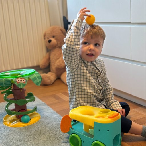 TEST af legetøj fra Safaribus og kuglebane fra Bright Starts