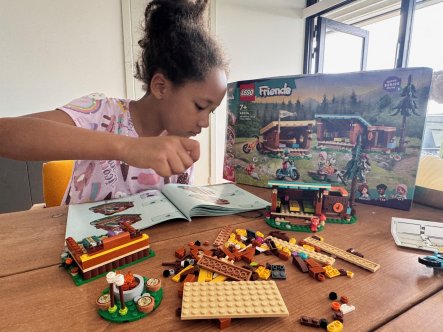 TEST af LEGO FRIENDS Adventure Camp – hyggelige hytter 42624 7+