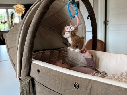 TEST af Frida Swift Lift (2.0) med UV-kaleche og aktivitetsbøjle