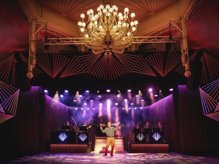 TESTANMELDELSE af Tivolirevyen 2025