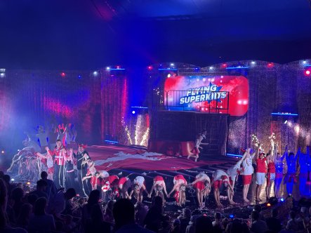 ANMELDELSE af Flying Superkids i Aarhus 2026