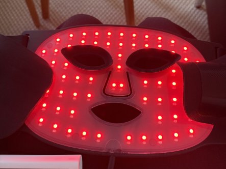 TEST af Lysterapimaske med 7 farver fra Lampeguru