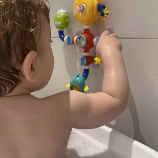 Sjov og eksperimenter i badetid