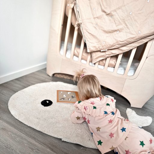 Hvalen Christian skaber hygge på børneværelset