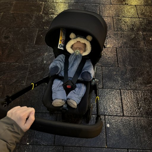 Komfortabel shoppingtur med sovende baby