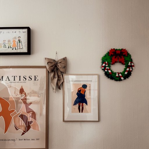 Julekrans og hyggeligt familiebyggeri i december