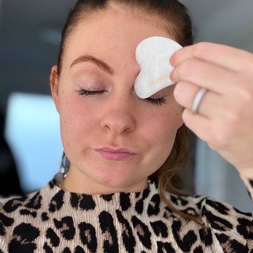 Daglig selvforkælelse med GUA SHA og skinroller