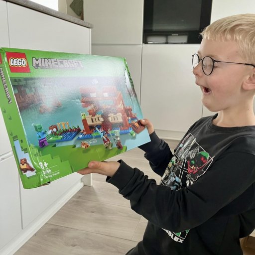 Laurits bygger sit eget Minecraft-eventyr med Frøhuset
