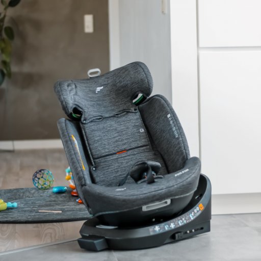 Adore i-Size vokser med barnet fra fødsel til 12 år