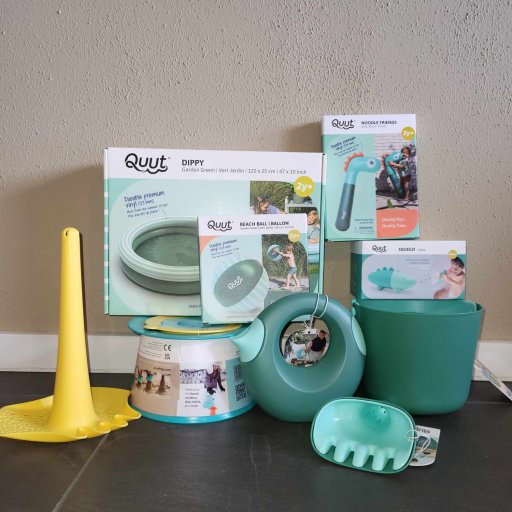 Multifunktionelt legetøj til både strand, have og badekar