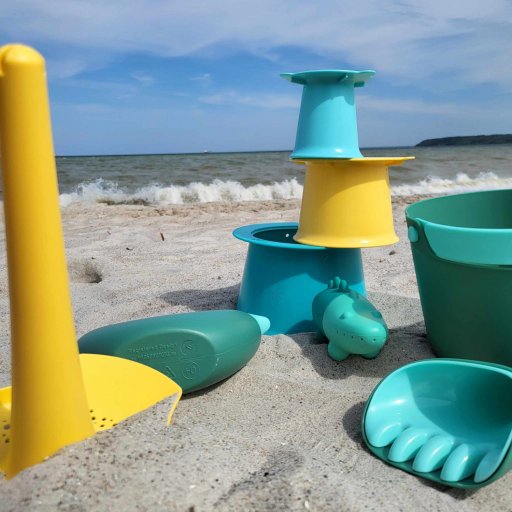 Multifunktionelt legetøj til både strand, have og badekar