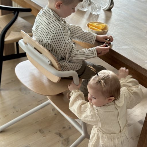 En højstol, der vokser med barnet – fra baby til voksen