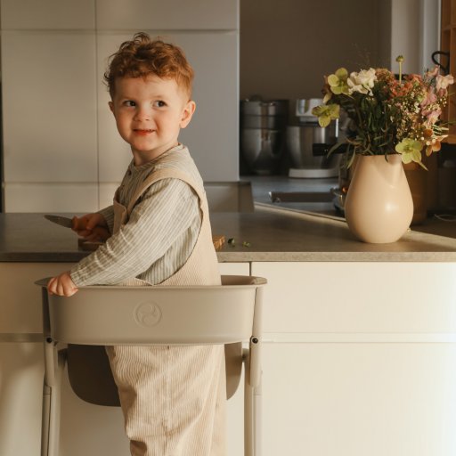 Learning Tower gør børnene til en aktiv del af madlavningen.