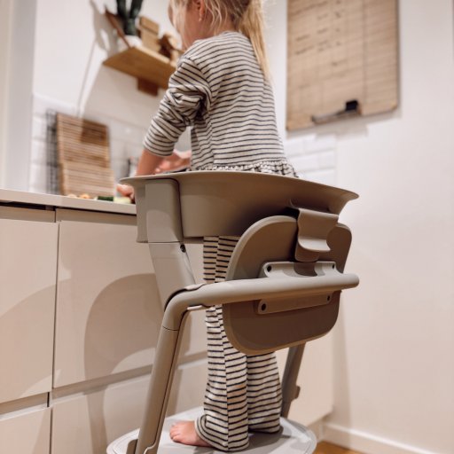 Learning Tower gør børnene til en aktiv del af madlavningen.