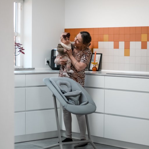 Højstolen giver en ergonomisk siddestilling i alle aldre.