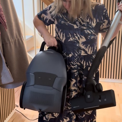 Electrolux 800 Bagged kombinerer kraftig sugeevne med intelligent Auto Mode.