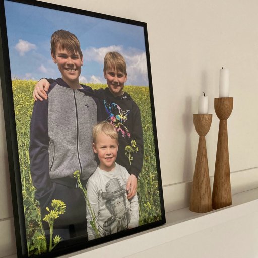 Fotobøger, krus og puslespil med minder, der holder