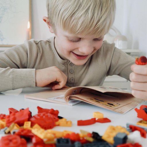 Kreativ leg og fantasifulde kampe i LEGO NINJAGO-universet.