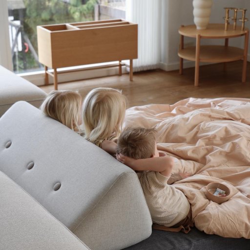 KK Backrest forvandler foldemadrassen til den perfekte plads til afslapning og filmaften.