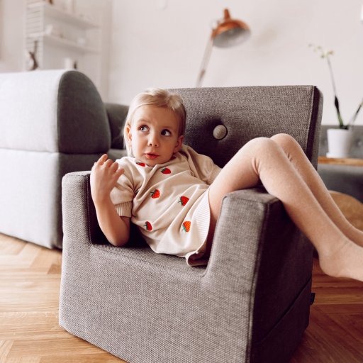 Syv år senere er KK Kids Chair XL stadig en fast del af familiens hverdag.