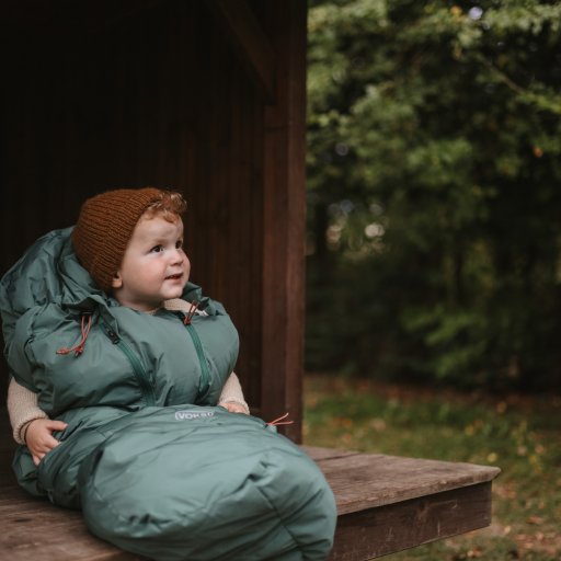 Voksi Adventure North holder de små varme på alle vinterens eventyr.