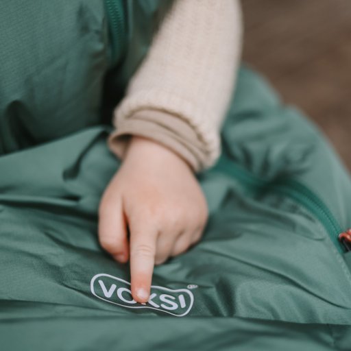 Voksi Adventure North holder de små varme på alle vinterens eventyr.