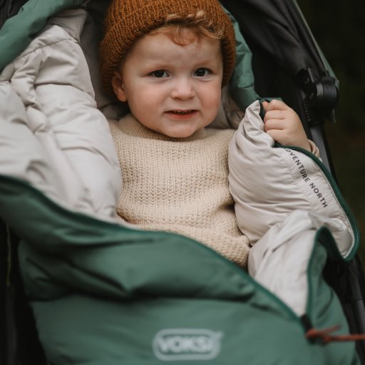 Voksi Adventure North holder de små varme på alle vinterens eventyr.