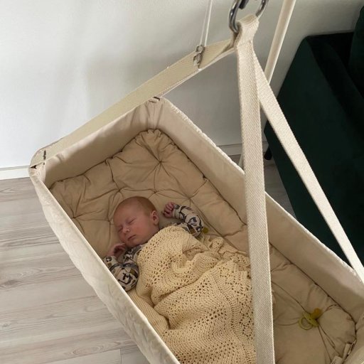 Blide bevægelser hjælper med at skabe ro ved puttetid