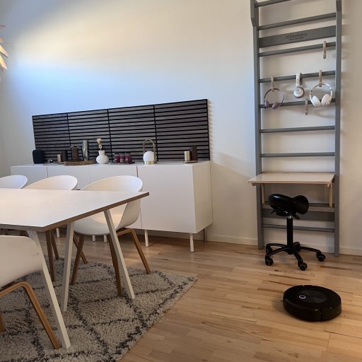 Clean Base tømmer automatisk robotten, når rengøringen er færdig