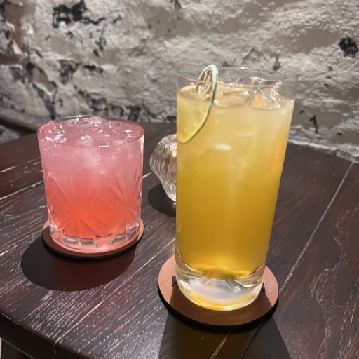 En aften med cocktails, mange serveringer og masser af forkælelse