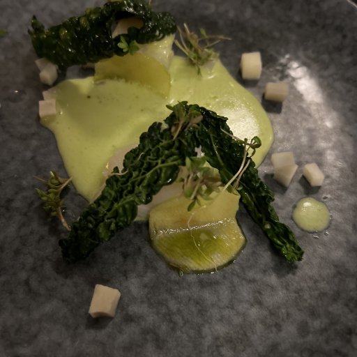 En aften med cocktails, mange serveringer og masser af forkælelse