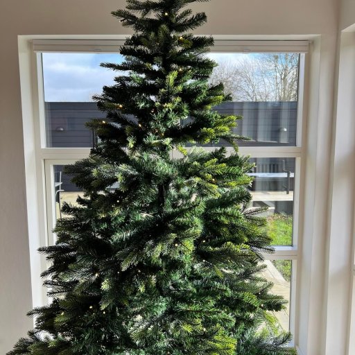 Et juletræ, der ser ægte ud