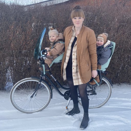 Elin på første række – klar til eventyr på mors cykel