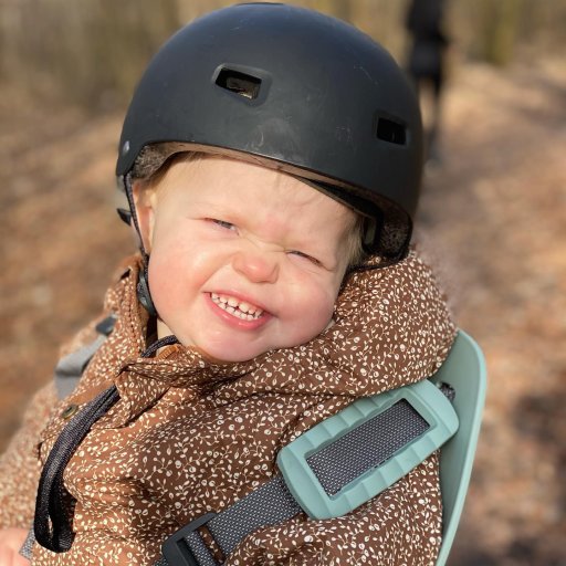 Elin på første række – klar til eventyr på mors cykel