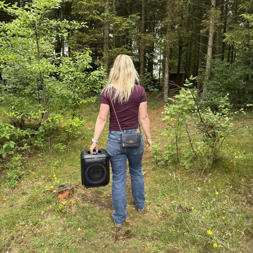 Højtaleren er nem at betjene, god lyd og så glæder den hele familien.