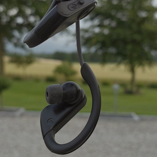 Irina bruger aktivt sine nye høretelefoner