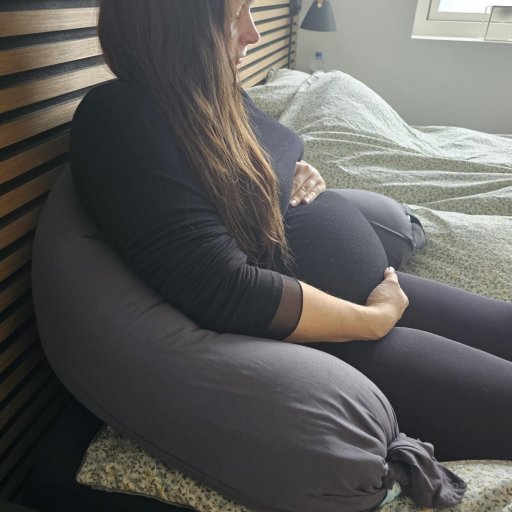 En fleksibel pude, der følger kroppen