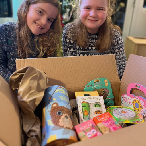 Najdas piger i fuld gang med at teste