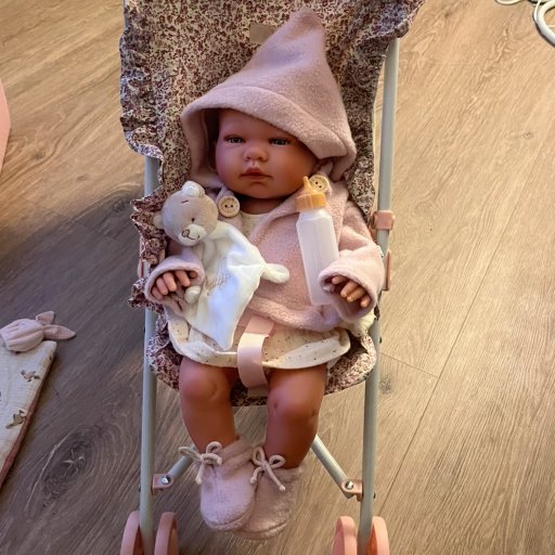 Malia vil gemme dukken for altid