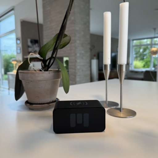 CHARGE & PLAY MINI II – Kompakt højttaler og trådløs oplader i ét smart design