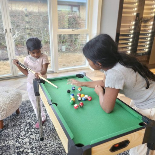 Weekendens samlingspunkt – hvor én runde altid bliver til flere