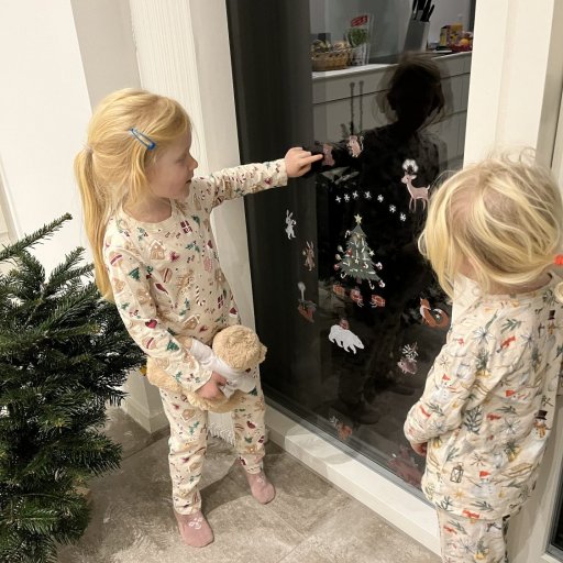 Leg, nysgerrighed og julehygge fra første øjeblik