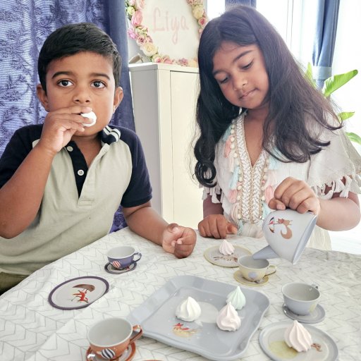 Rolleleg og kreativitet med smil og samarbejde