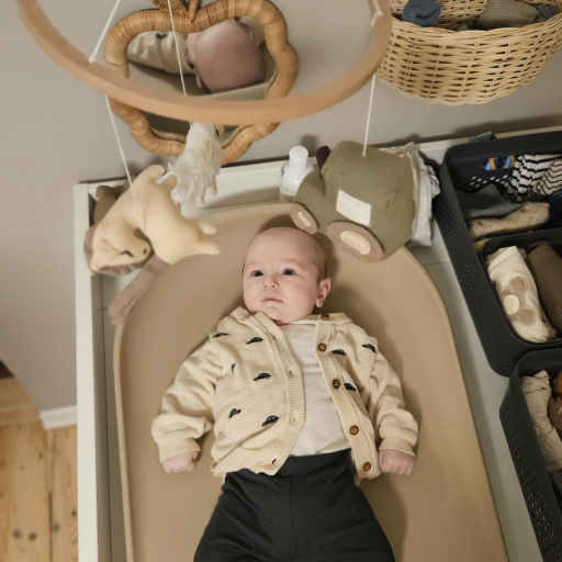 Stabil komfort og rolige farver ved puslepladsen