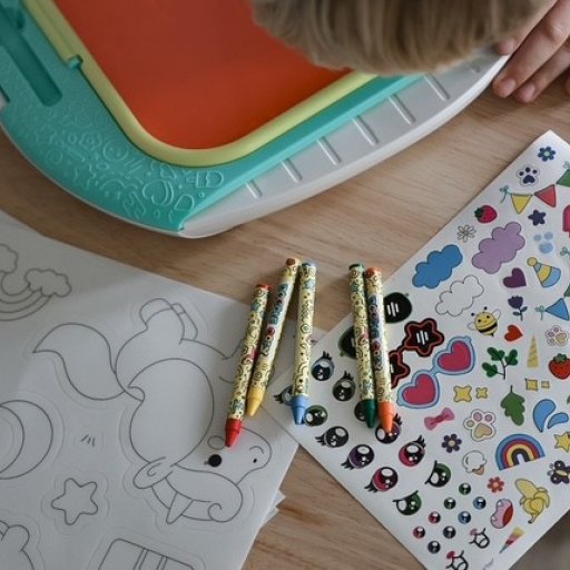 Stolt kunstner i gang – kreativiteten får frit spil